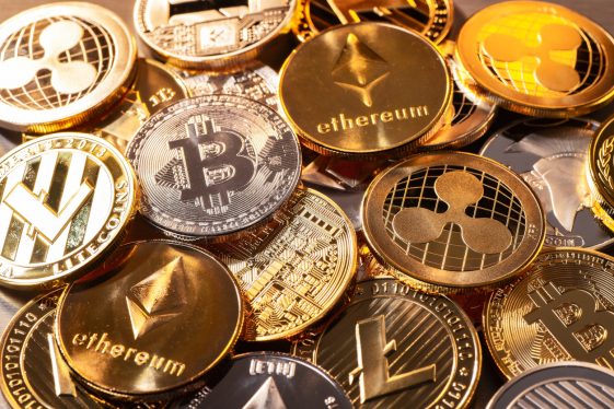 Possédez-vous l'une de ces 6 crypto-monnaies qui se sont appréciées de plus de 10 000 % cette année ? - Burzovnisvet.cz - Actions, Bourse, Marché, Forex, Matières premières, IPO, Obligations